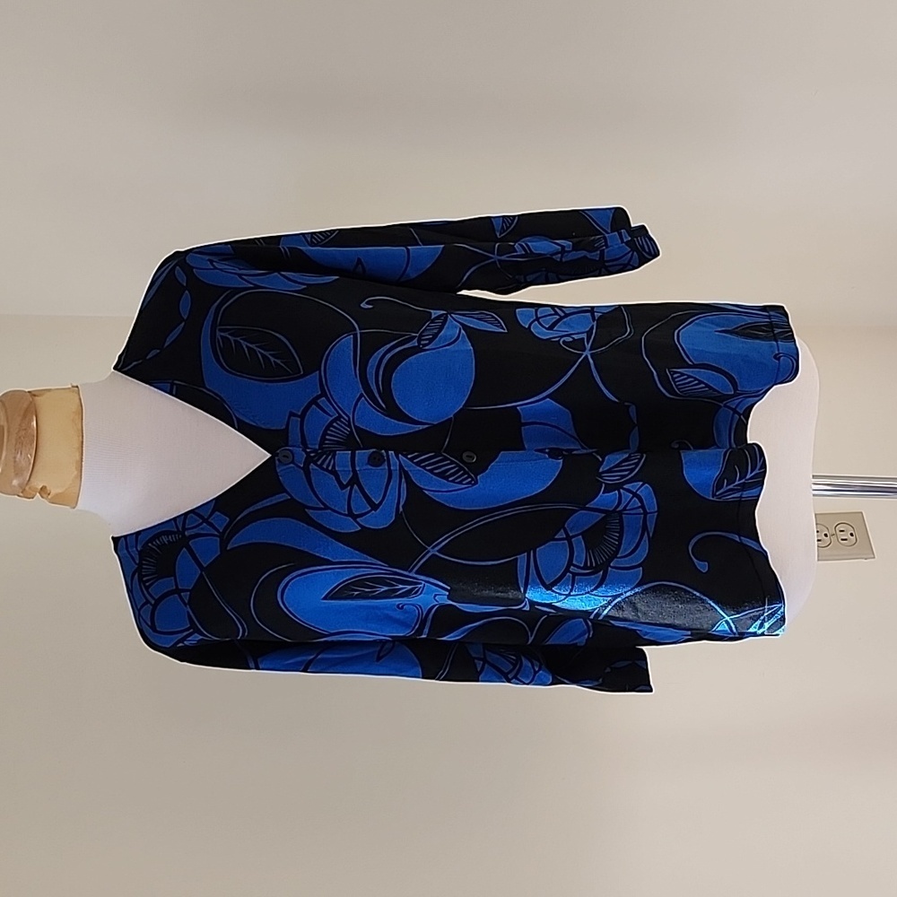 Sandra Woman size 1X blue black printed silk blend button down cardigan